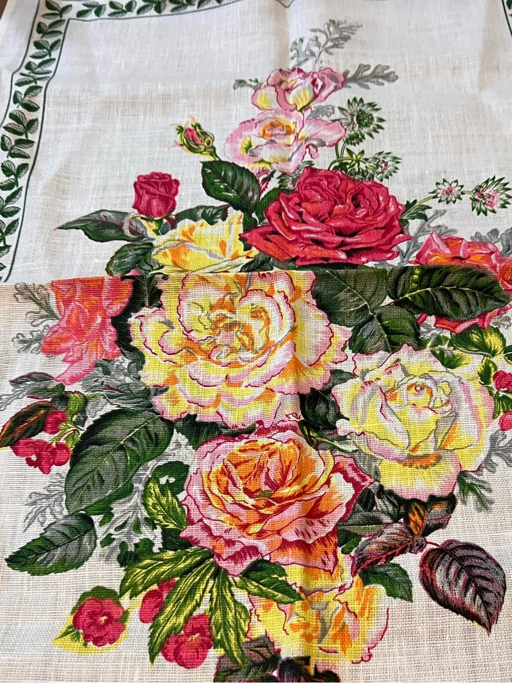 Ulster Weavers 100% Linen Tea Towel Flowers Roses Bouquet 18.5”x 29.25” NWOT